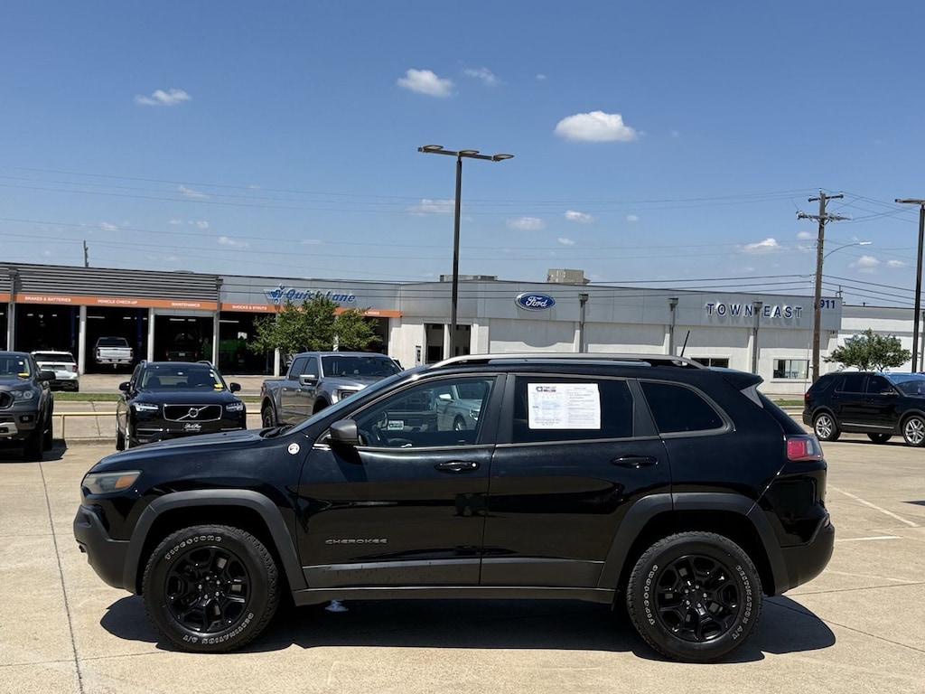 Used 2021 Jeep Cherokee Trailhawk SUV