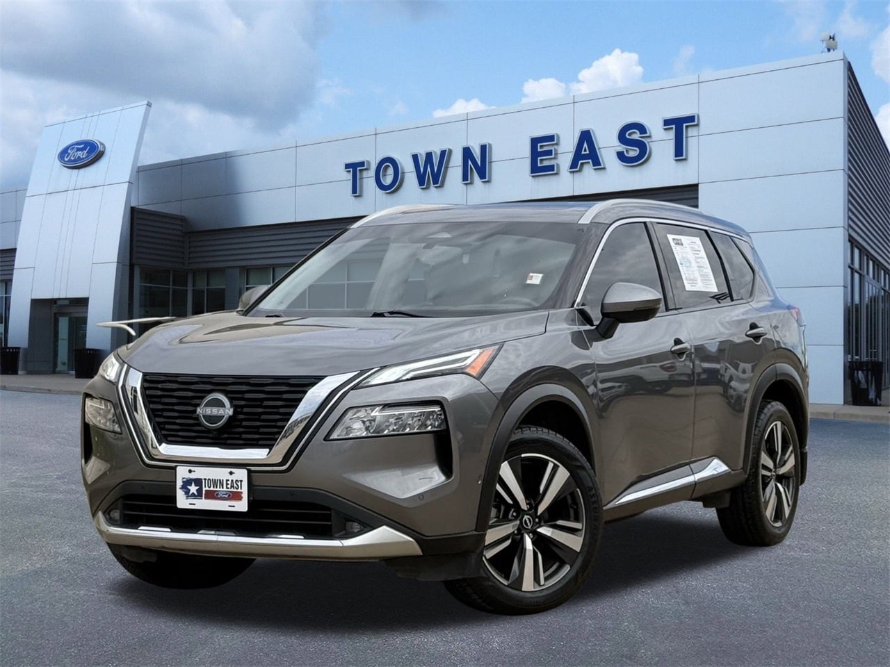 2022 Nissan Rogue Platinum's photo