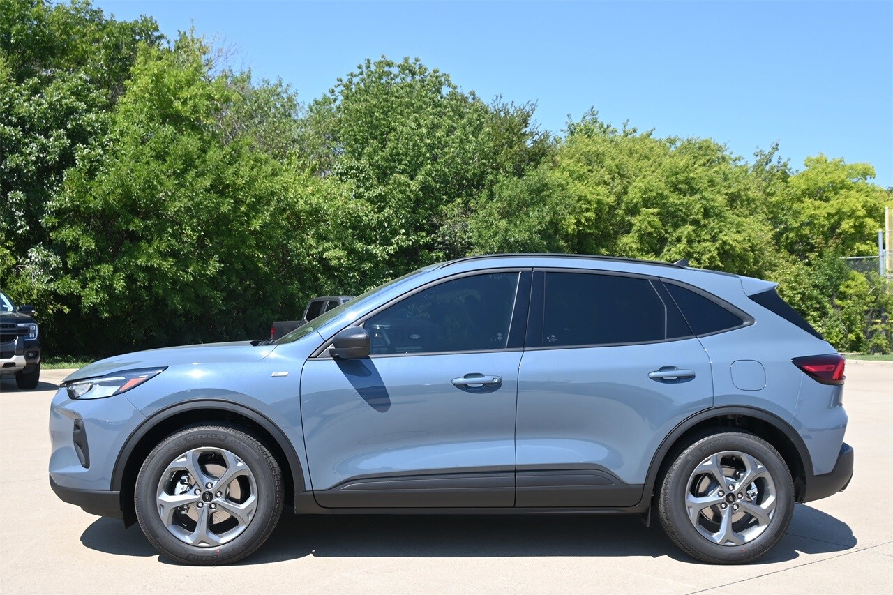 2025 Ford Escape ST-Line photo 3