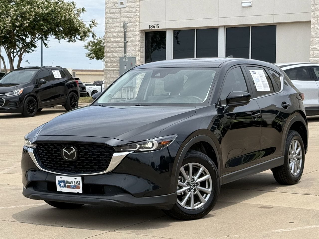 2022 Mazda CX-5 S Preferred package Auto AWD's photo