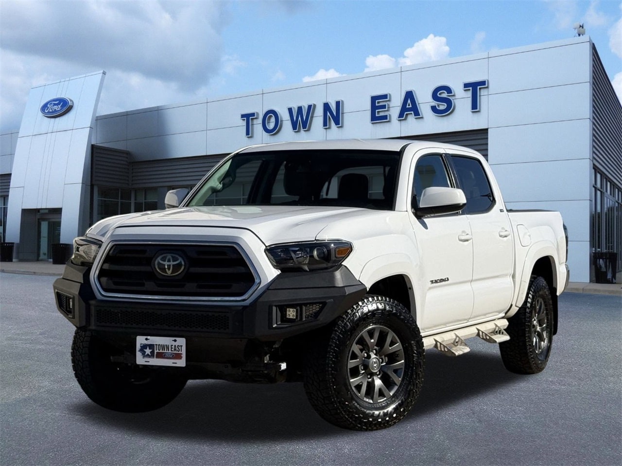 2019 Toyota Tacoma SR5's photo