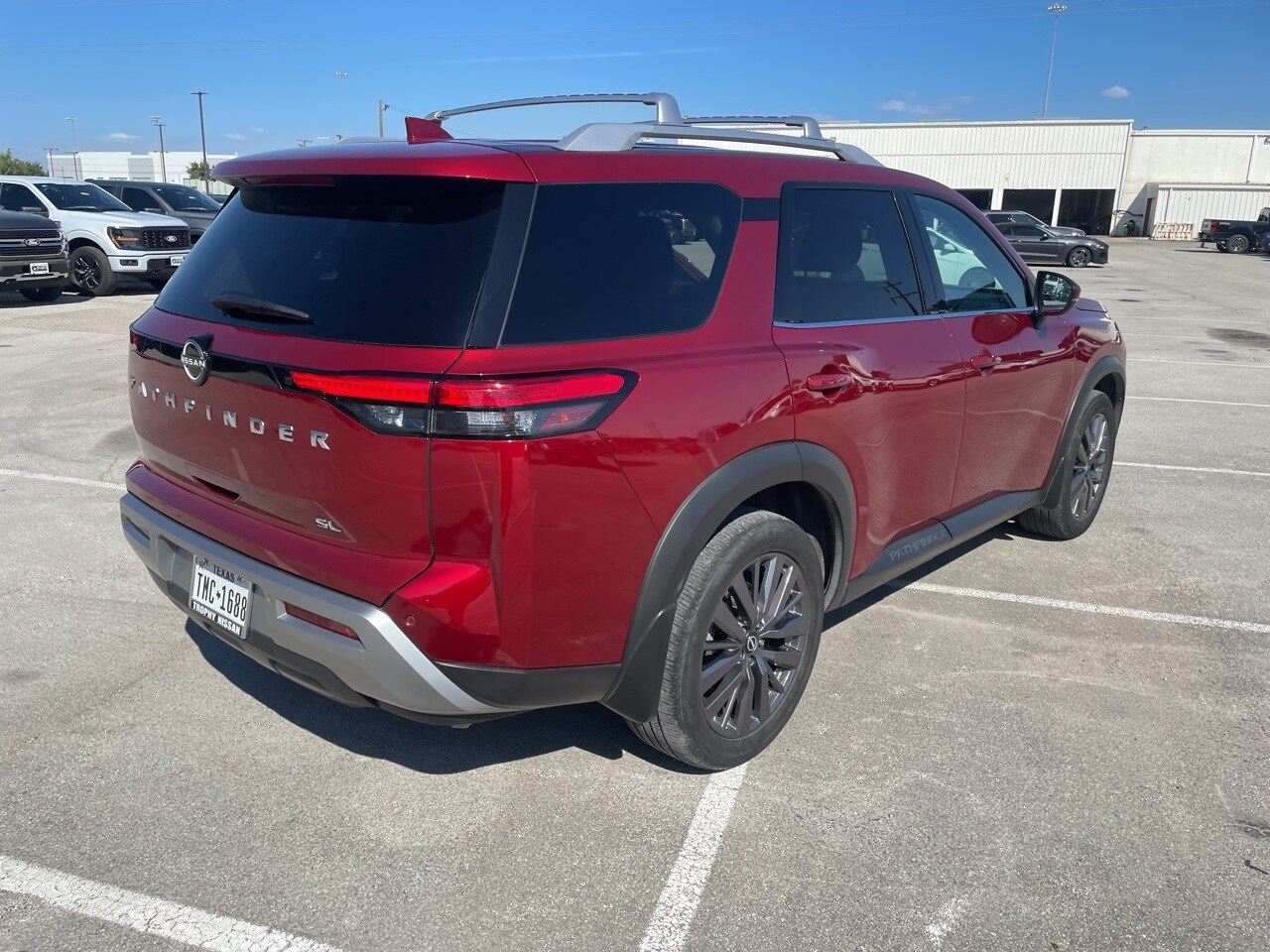 2024 Nissan Pathfinder SL photo 3