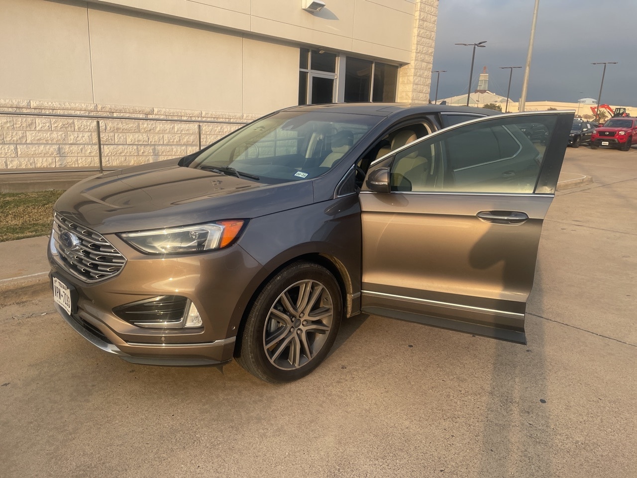 2019 Ford Edge Titanium's photo