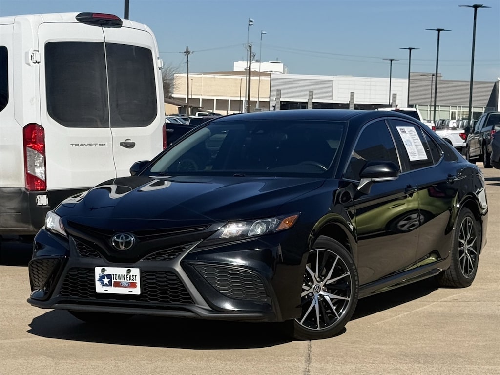 Used 2023 Toyota Camry SE Sedan