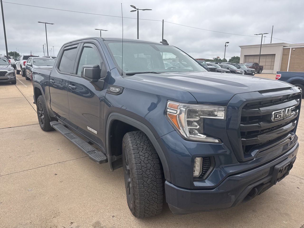 View vehicle photo 3