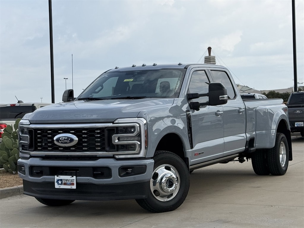 New 2026 Ford F-350 Platinum Truck Crew Cab
