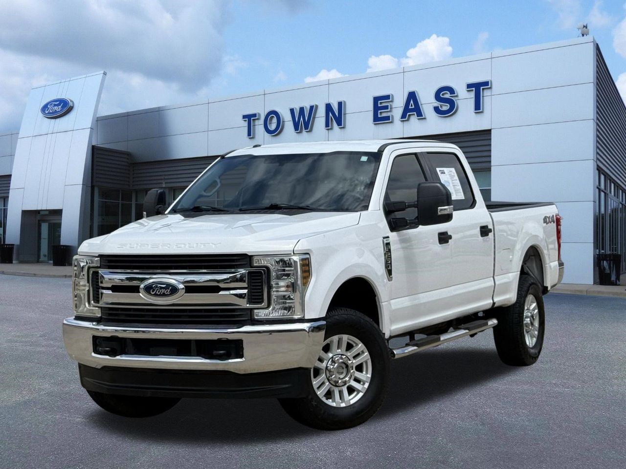 2018 Ford F-250 XLT 4x4 Crew Cab 6-3/4' Box's photo