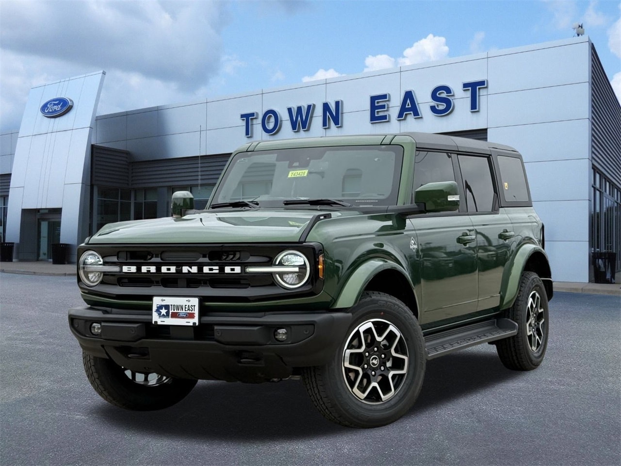 2025 Ford Bronco 4-Door Outer Banks's photo