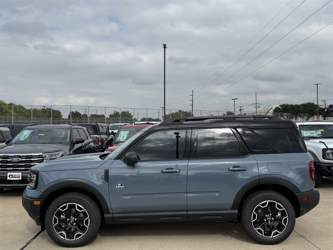 2025 Ford Bronco Sport Outer Banks photo 2
