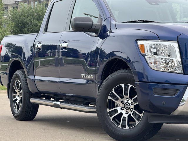 2021 Nissan Titan SV 4X4 Crew Cab's photo