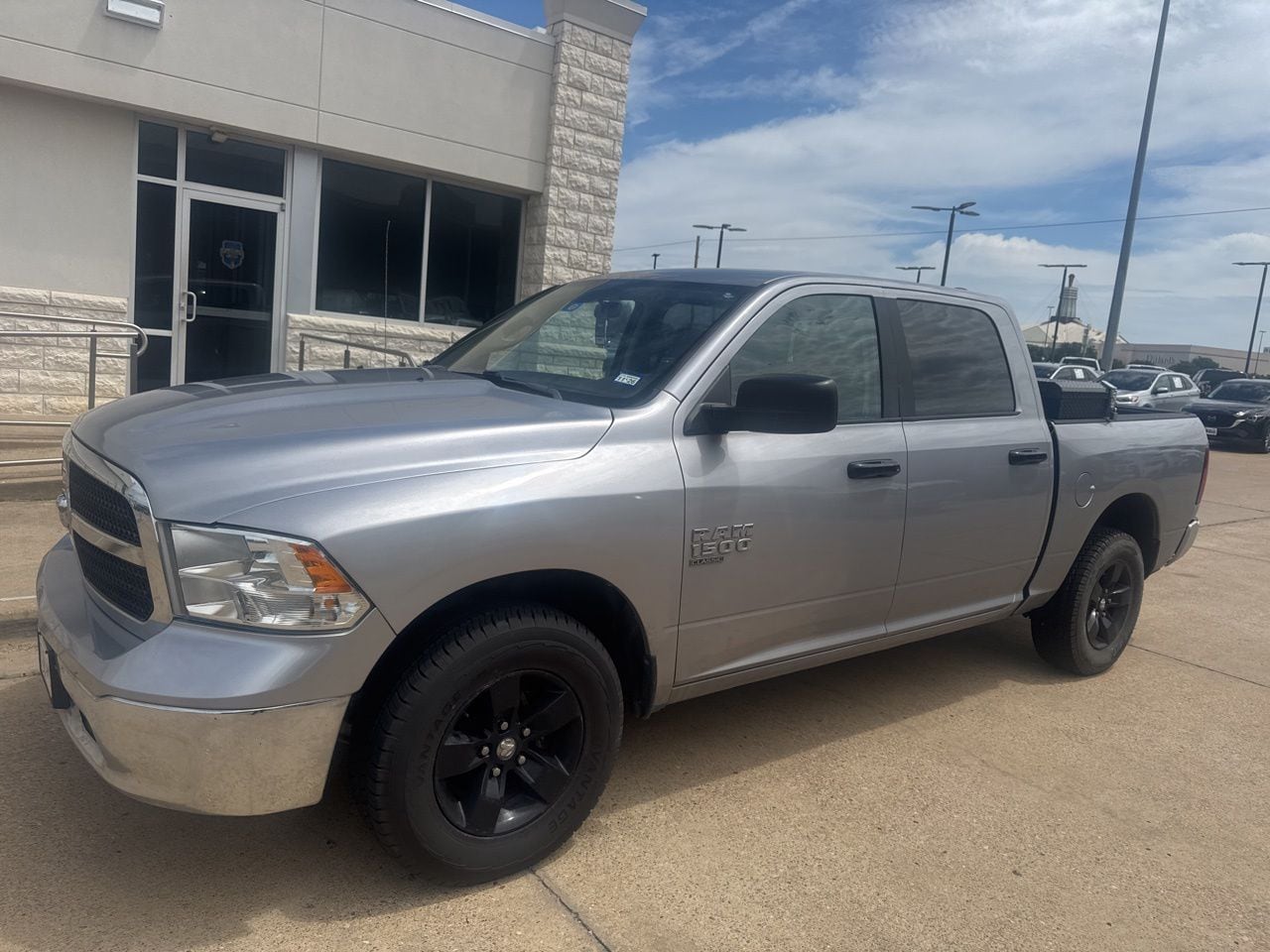 2021 RAM 1500 Classic SLT 4x4 Crew Cab 5'7's photo