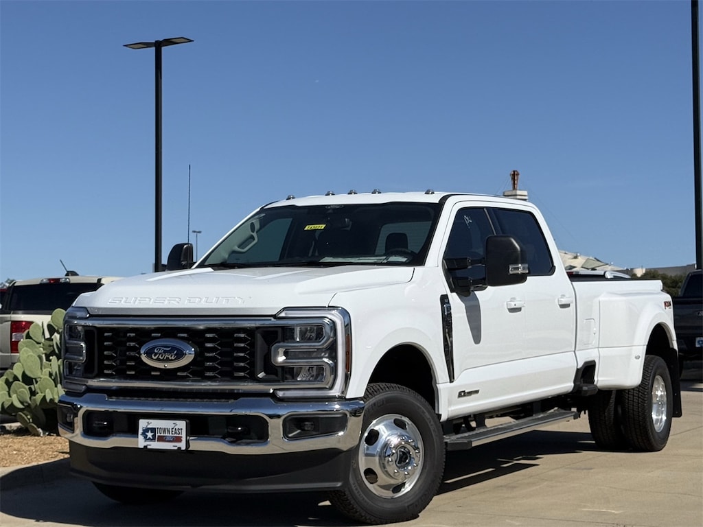 New 2026 Ford F-350 XLT Truck Crew Cab