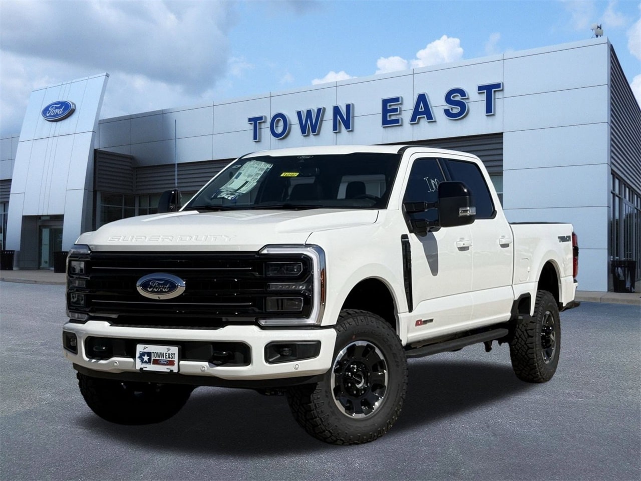 2026 Ford F-250 Super Duty Platinum's photo