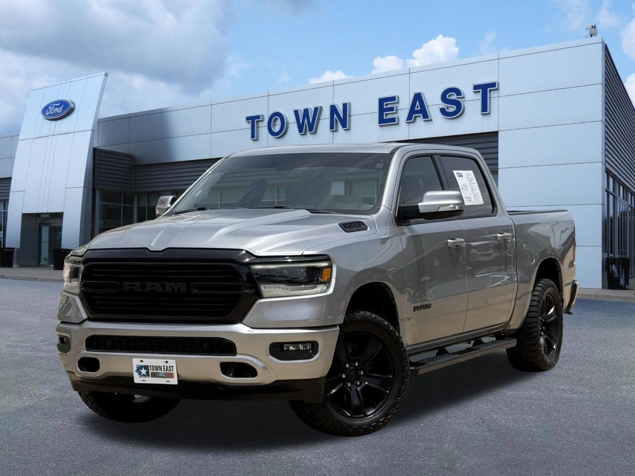 2020 RAM 1500 Big Horn/Lone Star 4x4 Crew Cab 5'7's photo