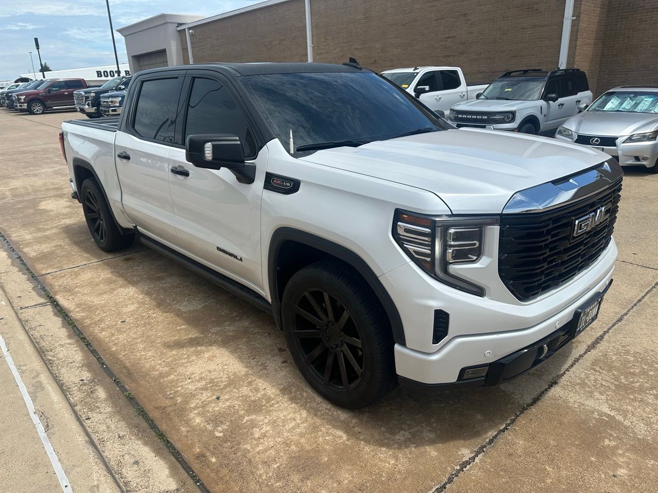2022 GMC Sierra 4WD Crew Cab Short Box Denali's photo