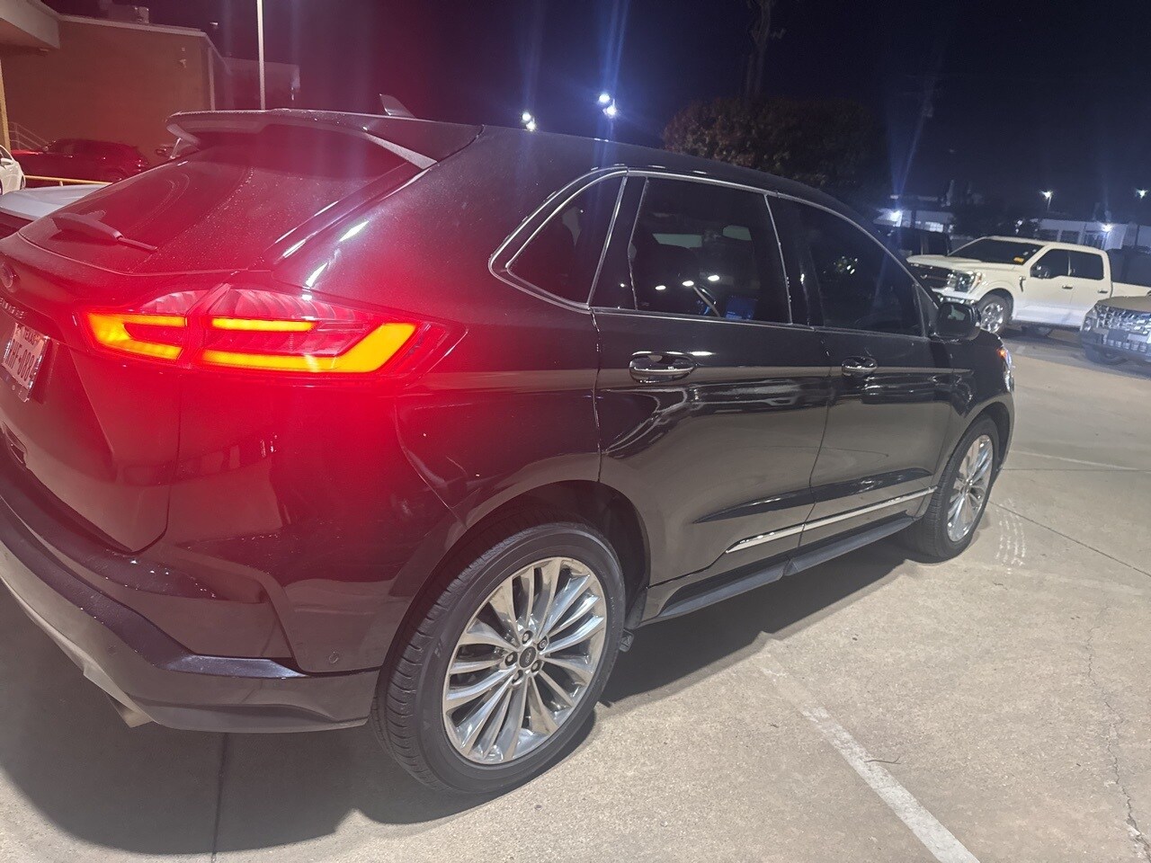 2021 Ford Edge Titanium photo 4
