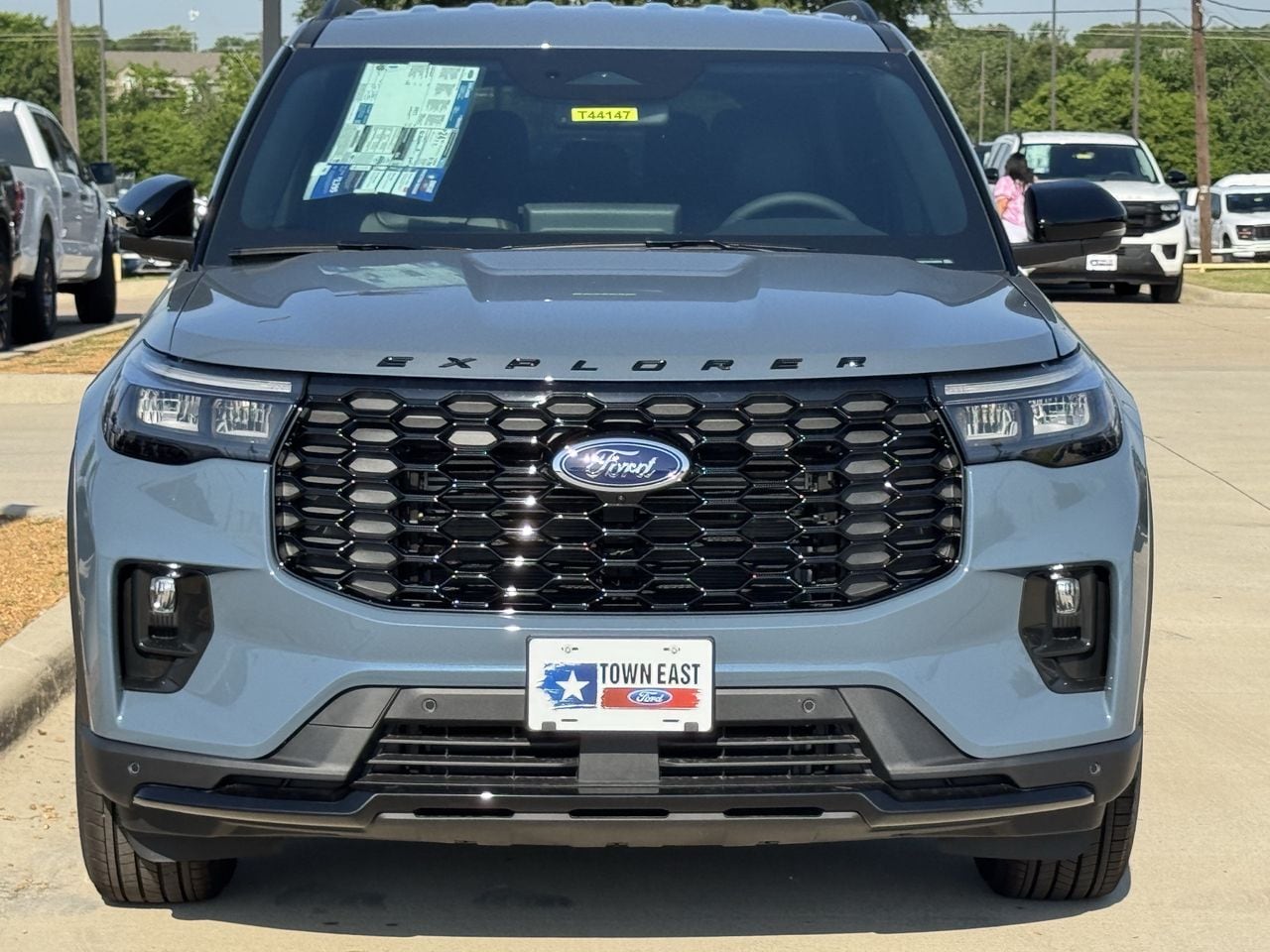 2026 Ford Explorer ST-Line - Photo 8