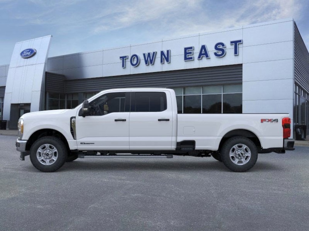 New 2026 Ford F-350 XLT Truck Crew Cab