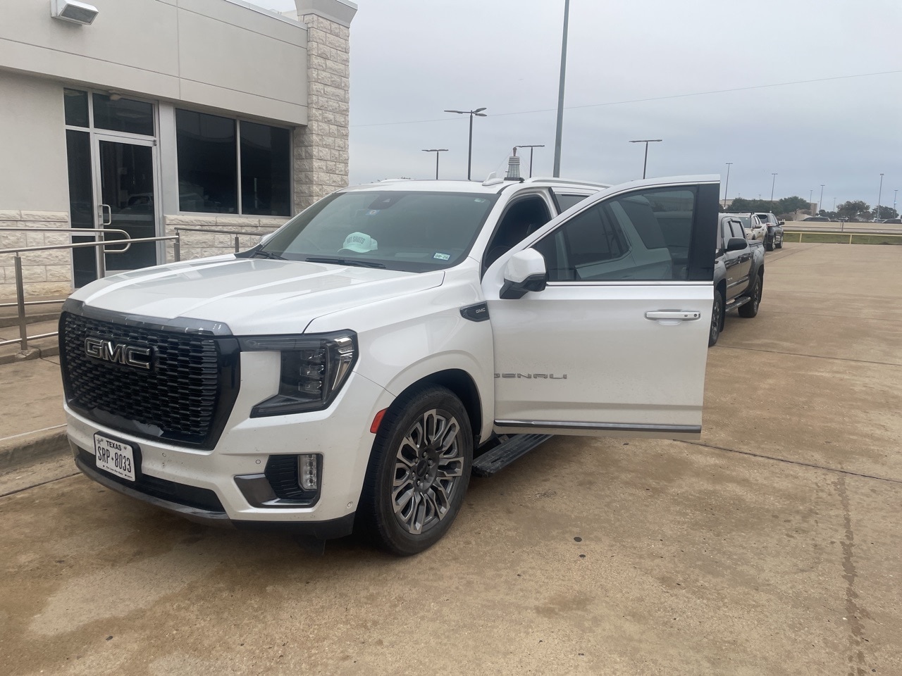2023 GMC Yukon Denali Ultimate's photo