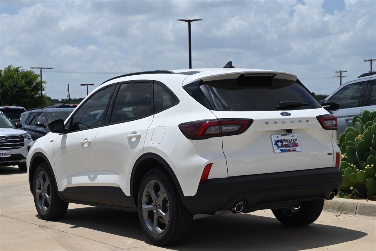 2025 Ford Escape ST-Line photo 4