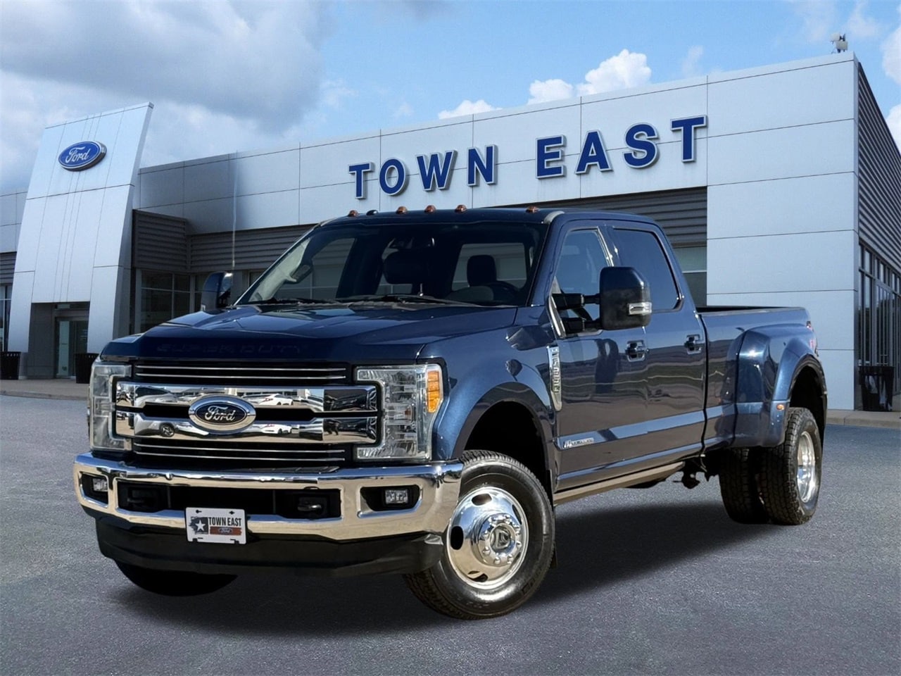 2017 Ford F-350 Super Duty Lariat's photo