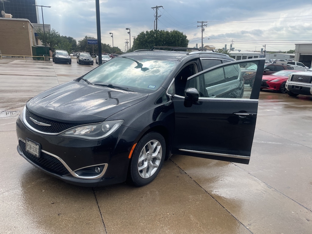 Used 2018 Chrysler Pacifica Touring L Plus Minivan/Van