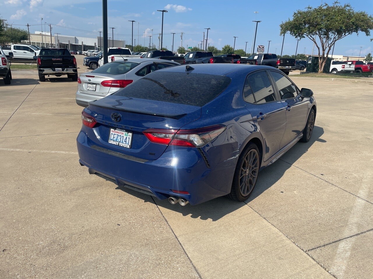 2023 Toyota Camry SE photo 3