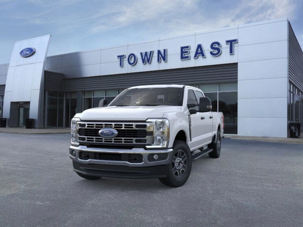New 2025 Ford F-250 XLT Truck Crew Cab