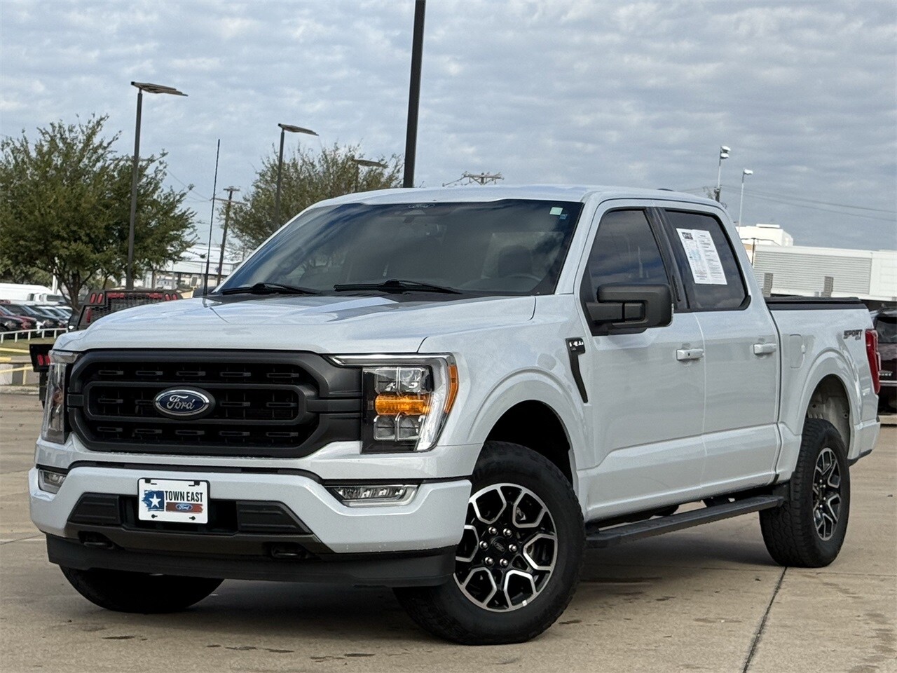 2022 Ford F-150 XLT photo 2