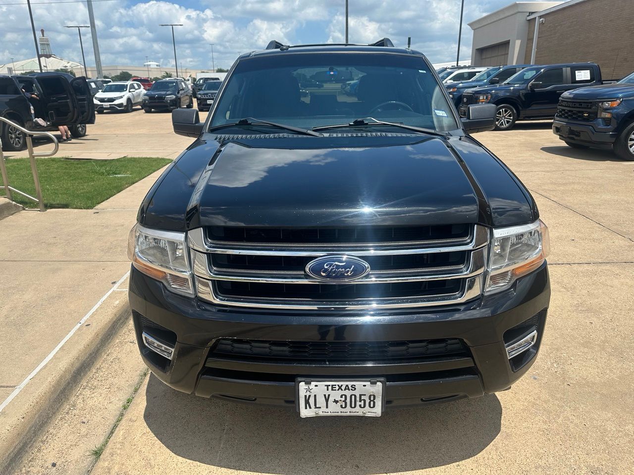 Used 2017 Ford Expedition XLT with VIN 1FMJU1HT2HEA69358 for sale in Mesquite, TX