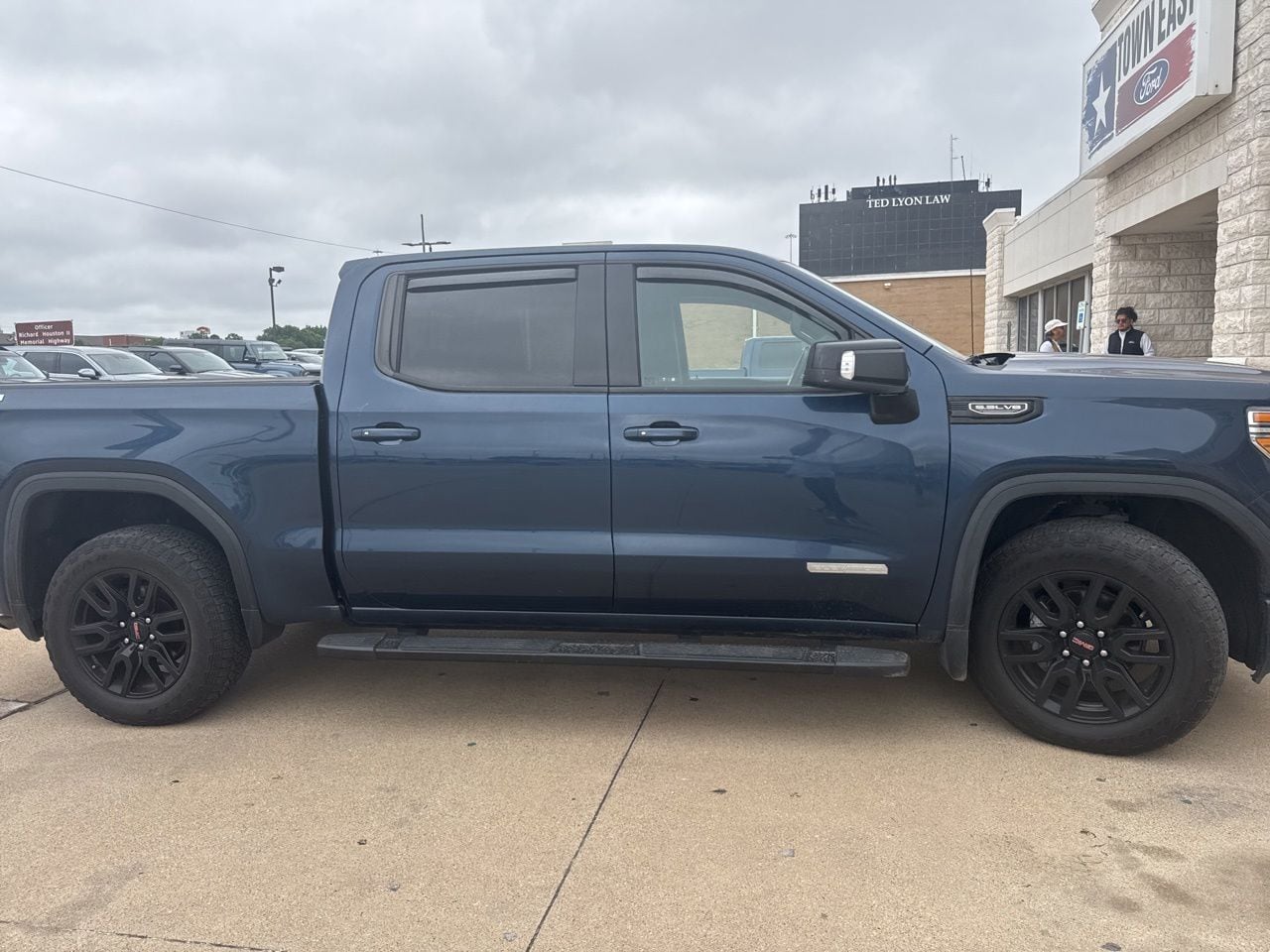 View vehicle photo 4