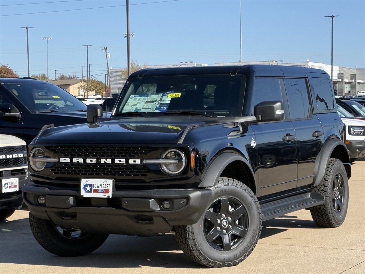 2025 Ford Bronco 4-Door Outer Banks's photo