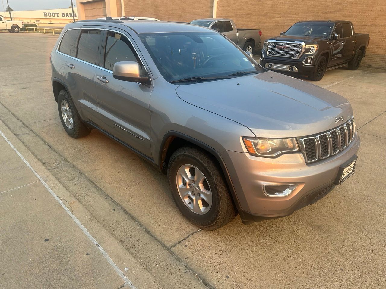 Used 2017 Jeep Grand Cherokee Laredo with VIN 1C4RJEAG0HC804564 for sale in Mesquite, TX