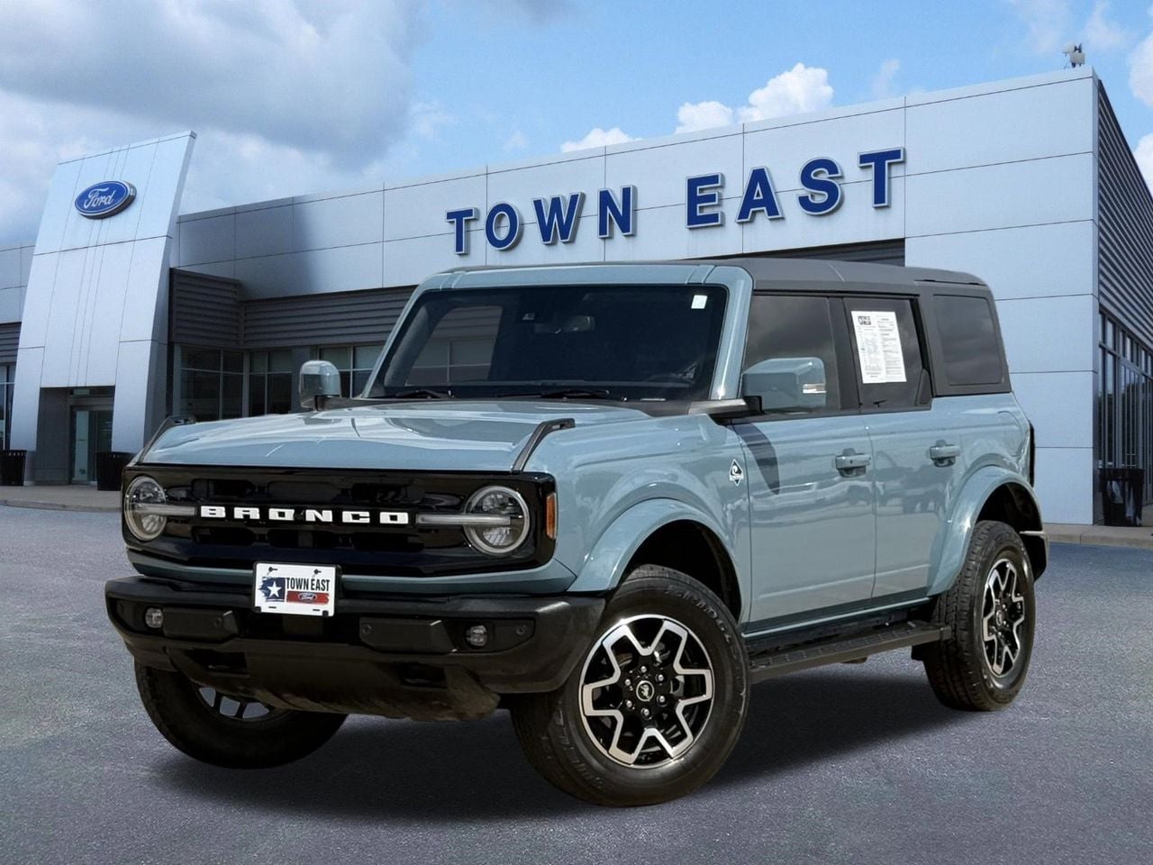 2023 Ford Bronco Outer Banks 4x4's photo