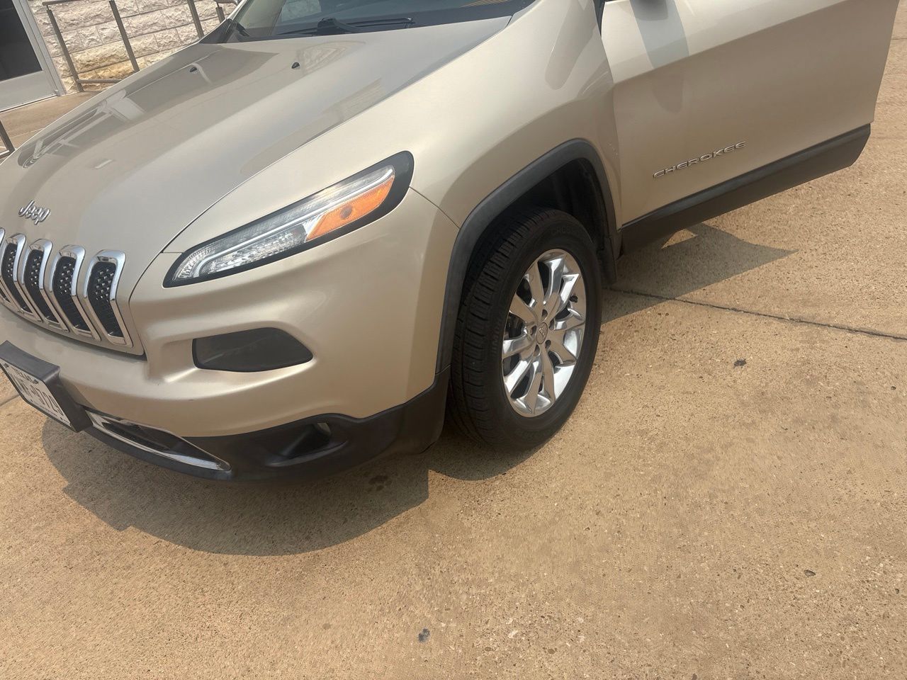 Used 2015 Jeep Cherokee Limited with VIN 1C4PJMDB9FW726881 for sale in Mesquite, TX