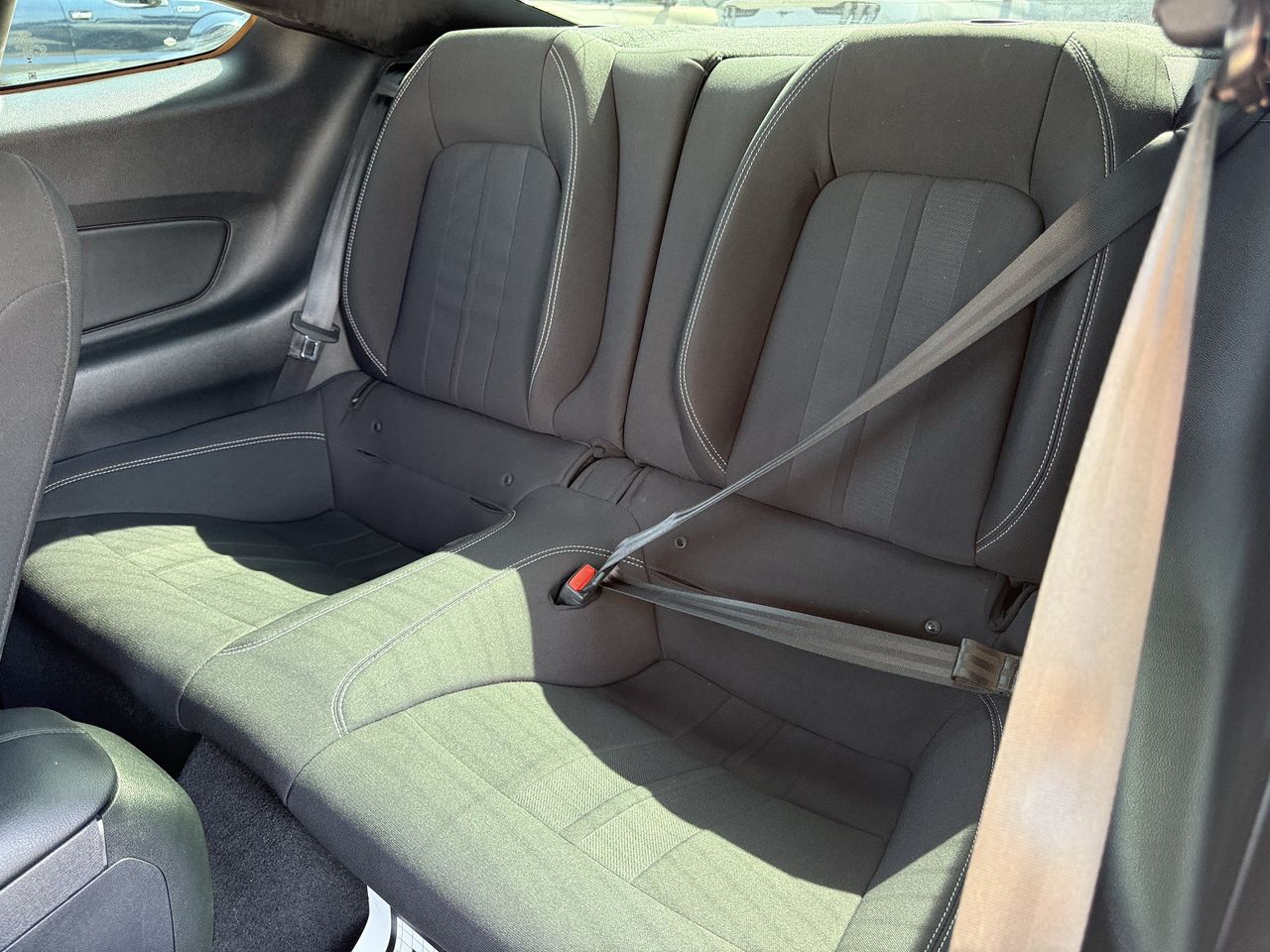 2022 Ford Mustang EcoBoost - Photo 25