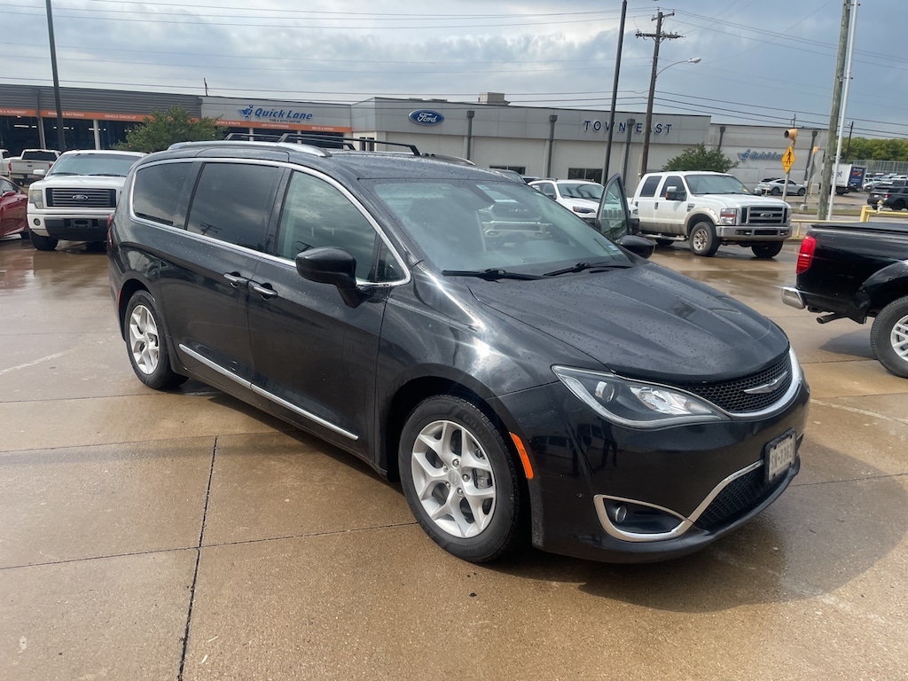 Used 2018 Chrysler Pacifica Touring L Plus Minivan/Van