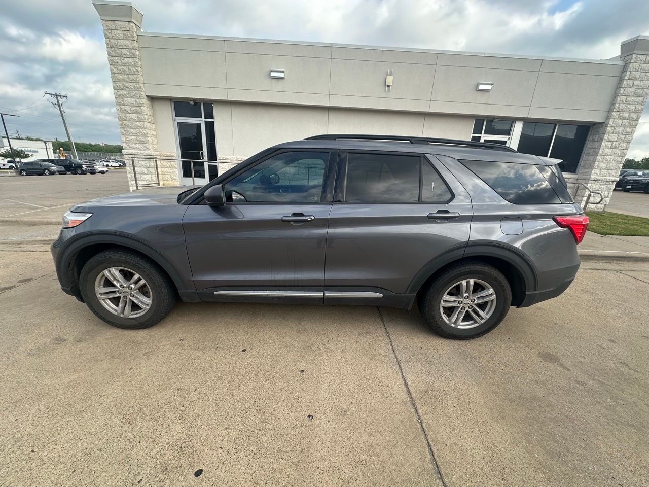 View vehicle photo 4