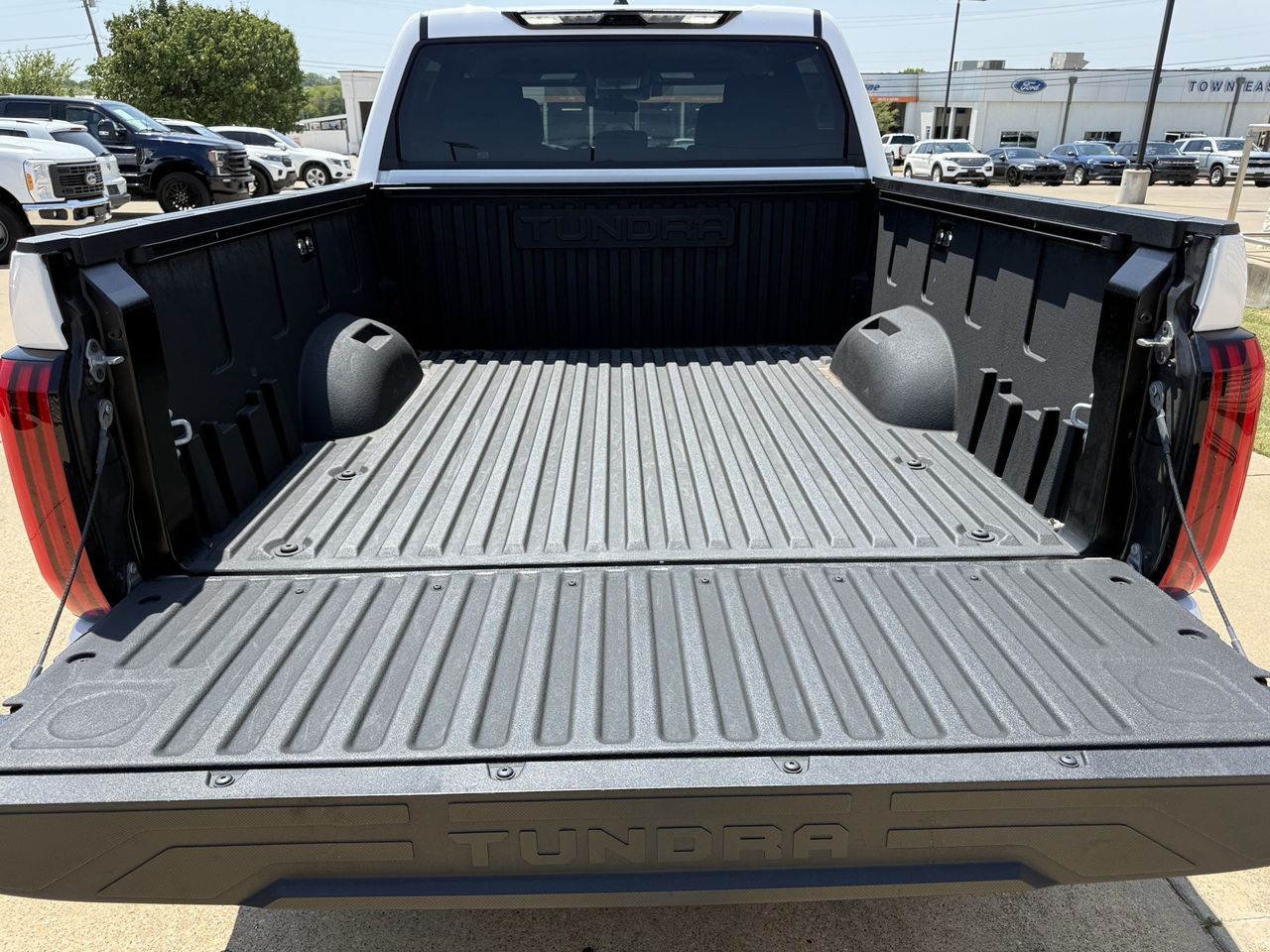 2025 Toyota Tundra SR5 - Photo 28