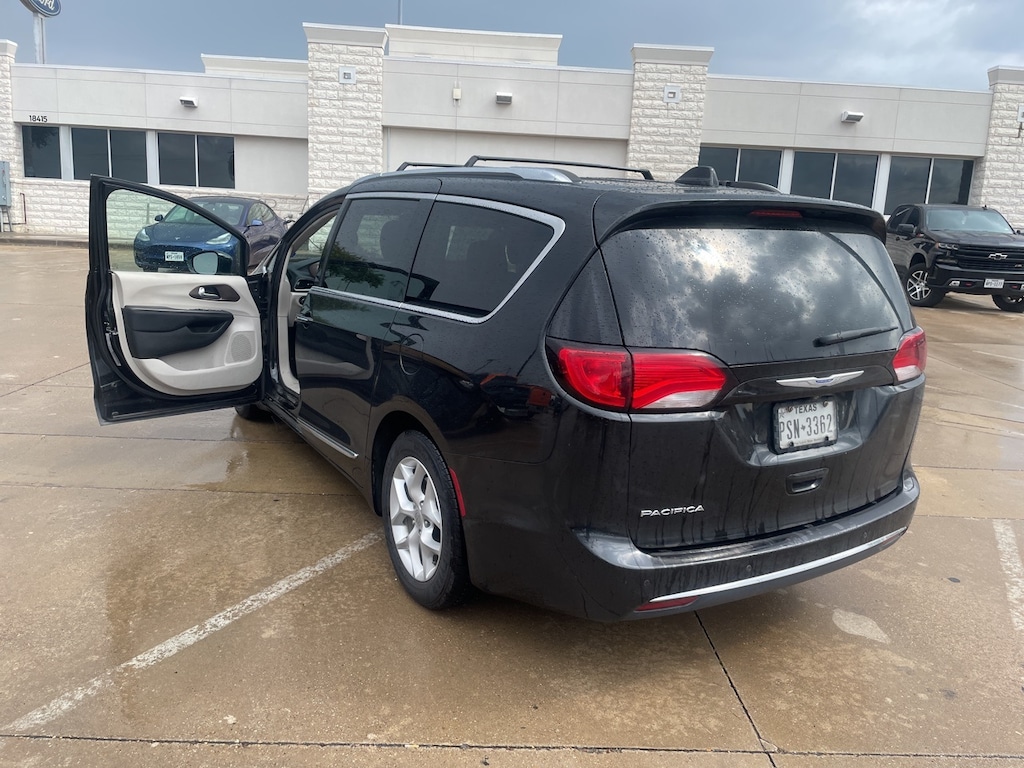 Used 2018 Chrysler Pacifica Touring L Plus Minivan/Van
