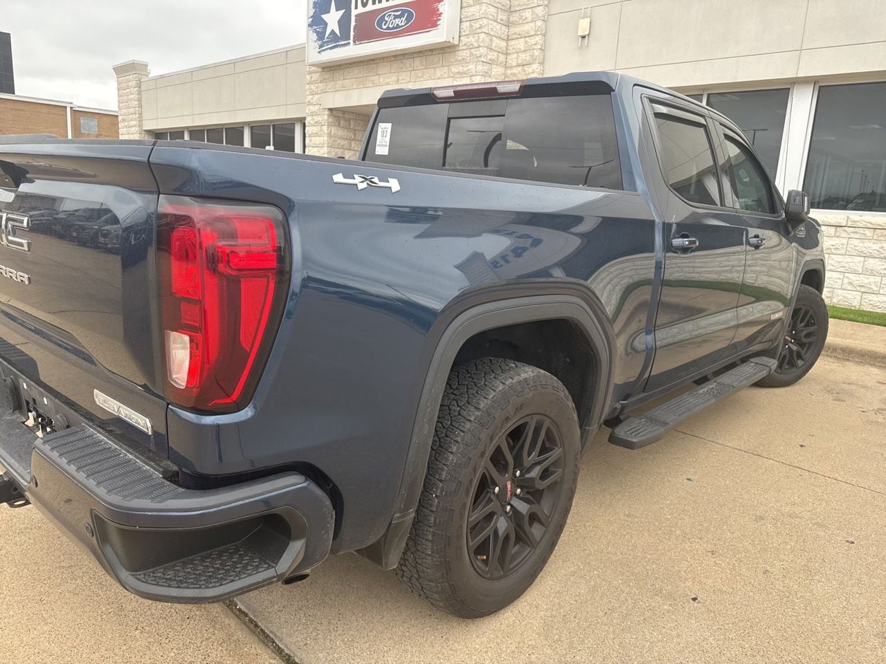 View vehicle photo 6