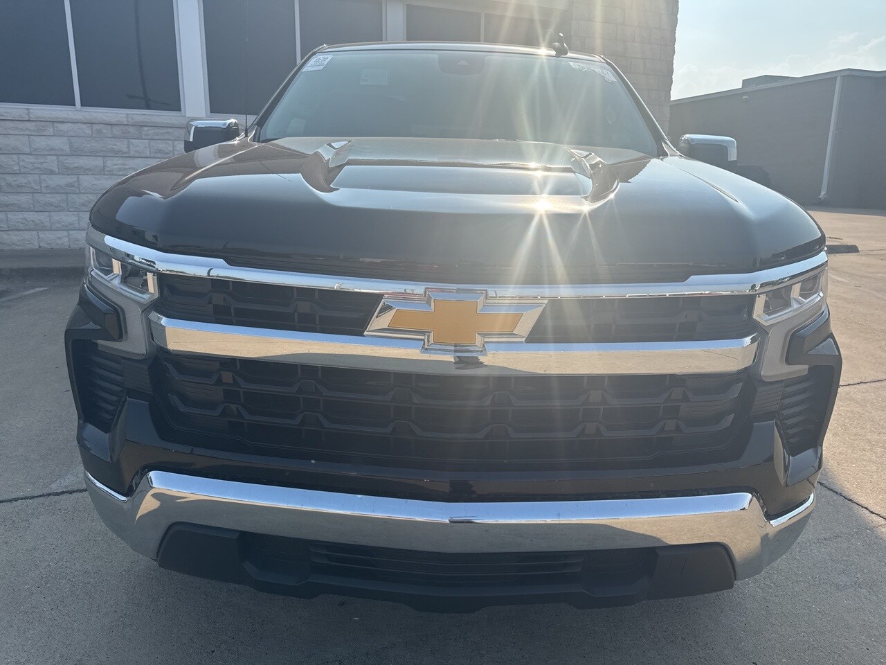 2024 Chevrolet Silverado 1500 LT photo 2