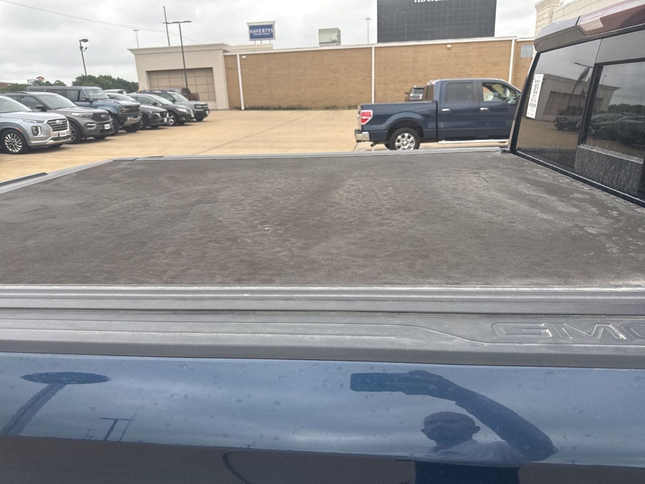 View vehicle photo 5