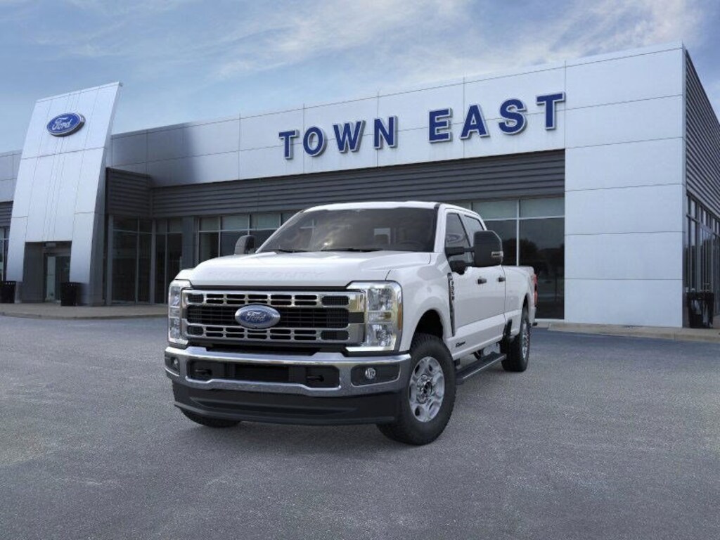 New 2026 Ford F-350 XLT Truck Crew Cab