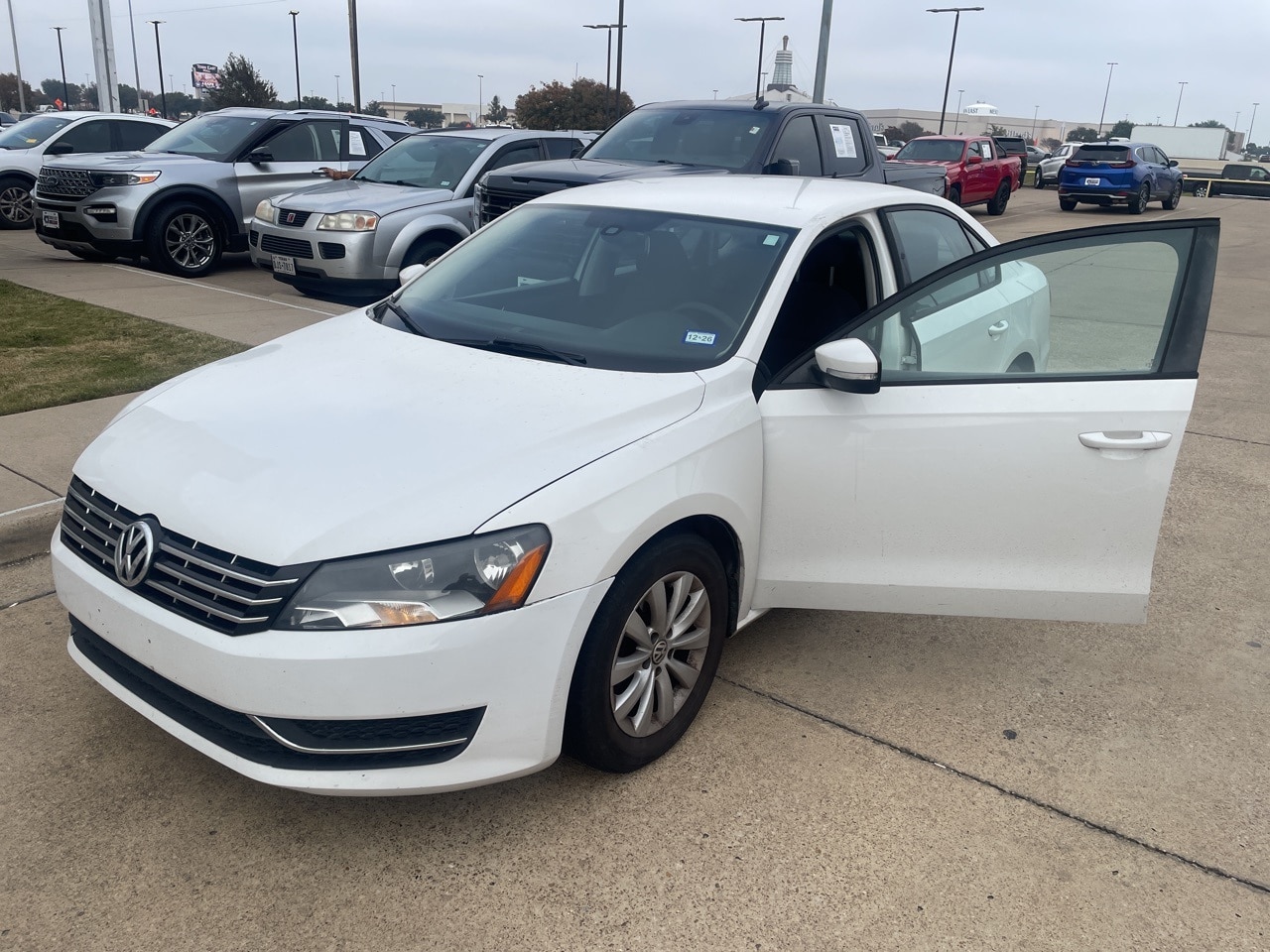 2013 Volkswagen Passat S's photo