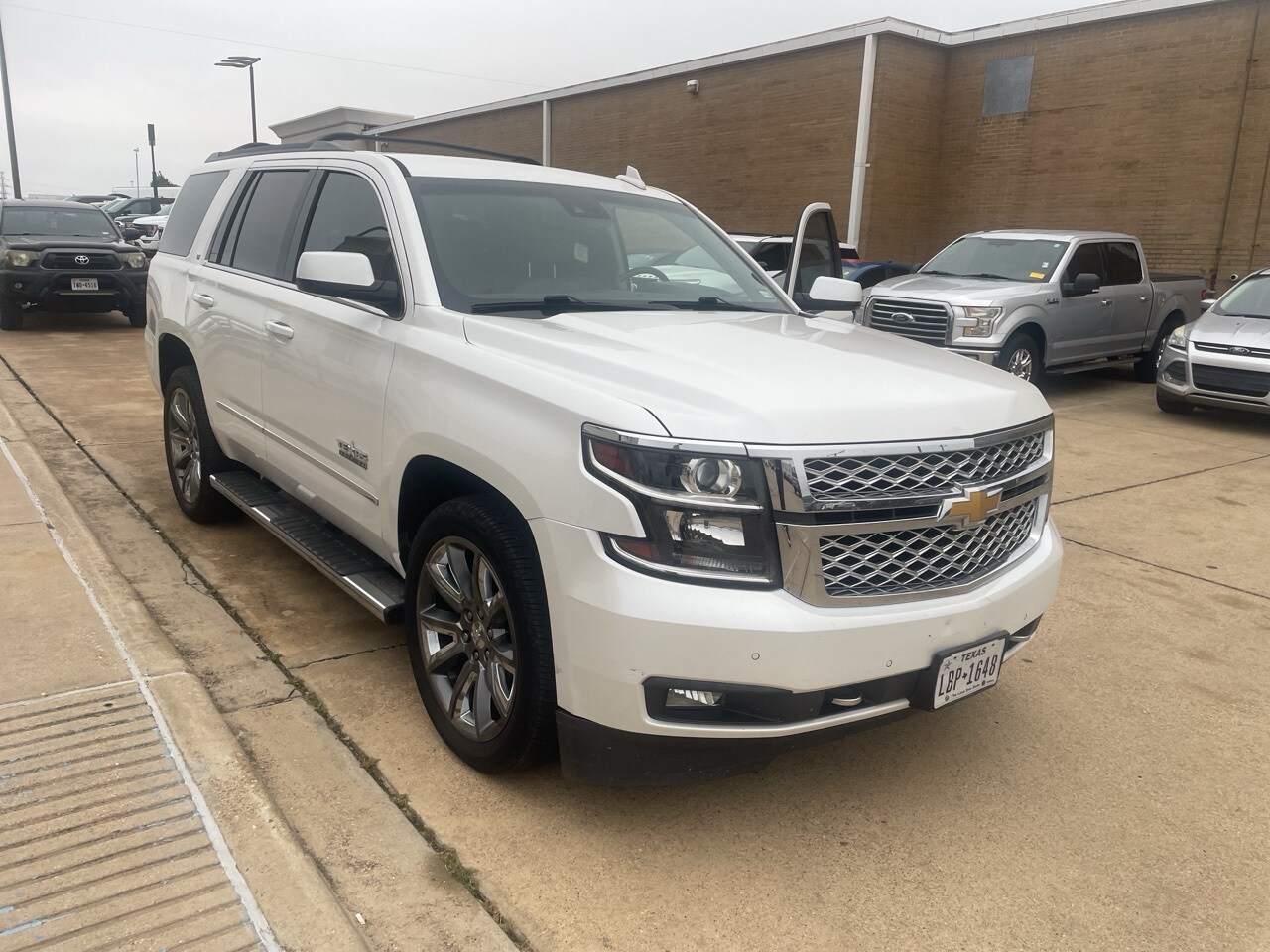 2018 Chevrolet Tahoe LT photo 3