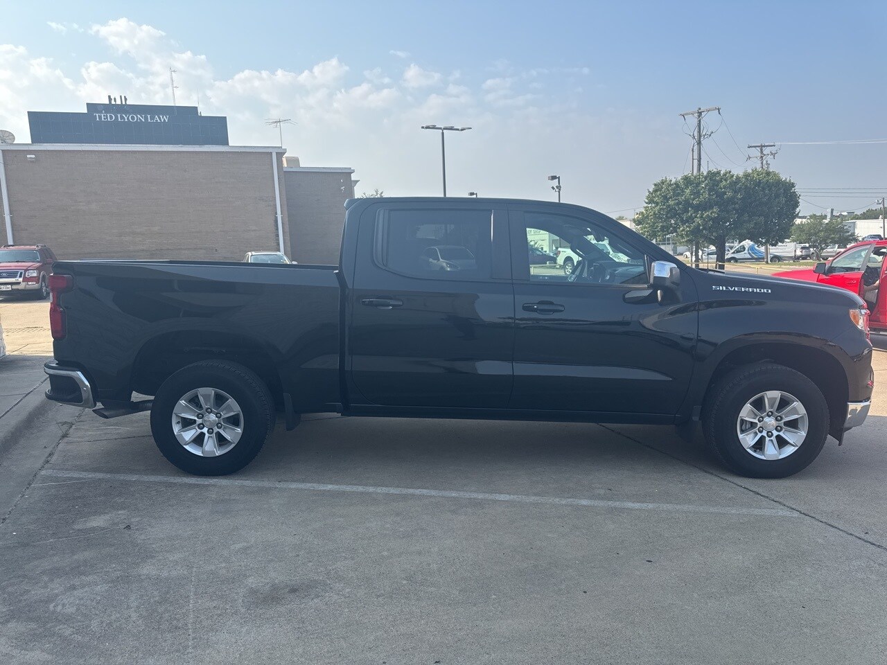 2024 Chevrolet Silverado 1500 LT photo 4