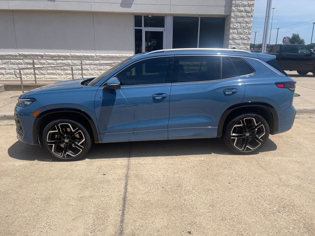 Used 2025 Volkswagen Tiguan 2.0T SEL R-Line SUV