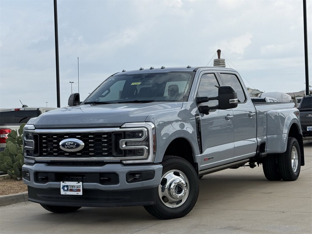 New 2026 Ford F-350 Platinum Truck Crew Cab