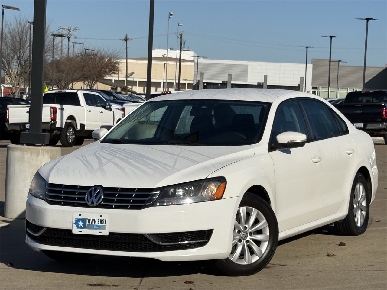 2013 Volkswagen Passat S's photo